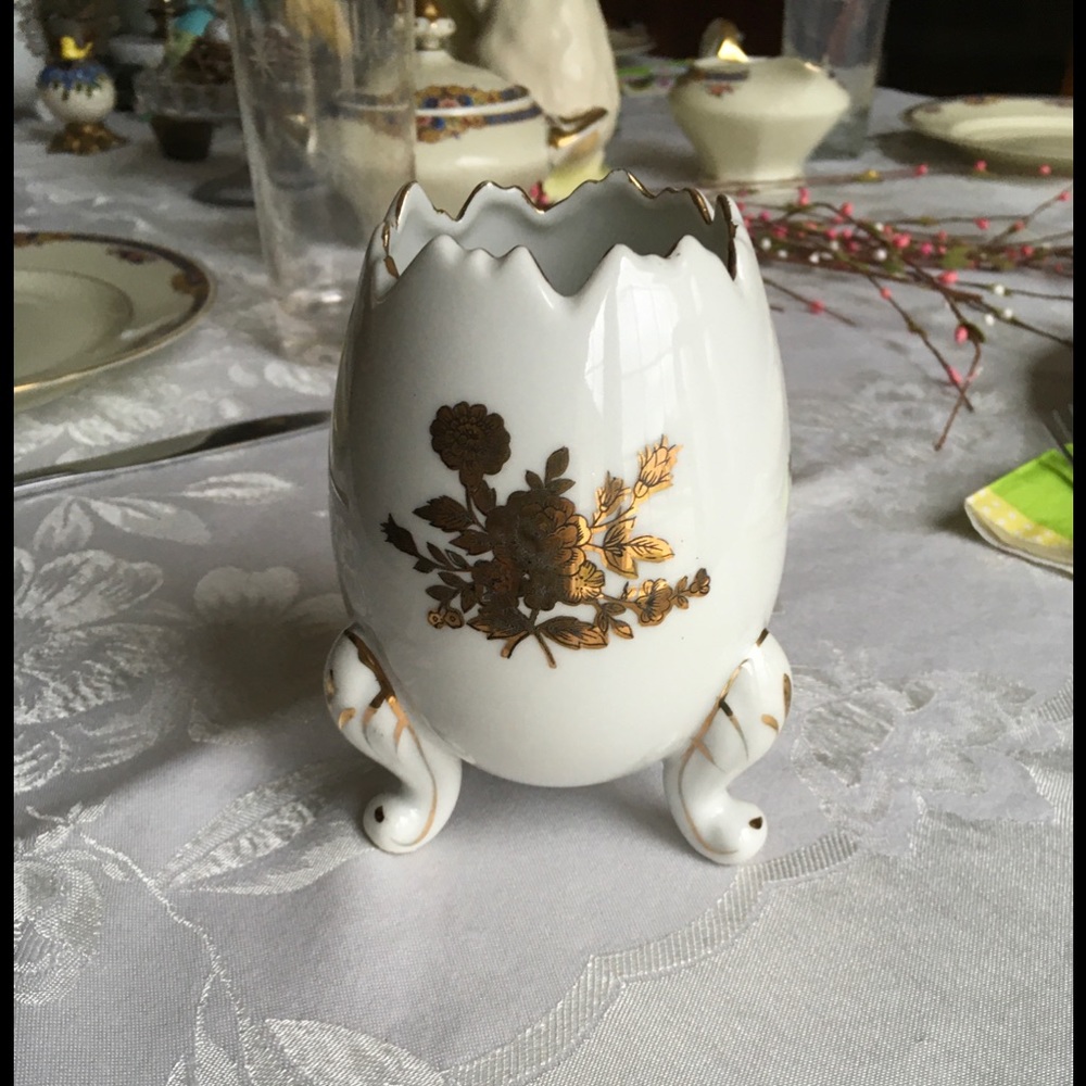Vintage Napcoware C-6839 Egg on 3 legs